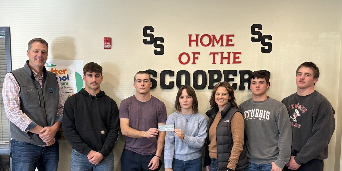 SBHSBoosterclub's tweet image. Booster Club team donations - Receiving funds were Track &amp;amp; Field $5000 towards a new High Jump pit, Boys &amp;amp;  Girls Wrestling $10,000 for new Floor Mats &amp;amp; Boys Basketball $2000 for new summer/practice jerseys.  Fund requests by sport may be submitted in March and October of each yr