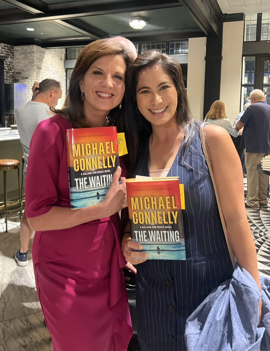 Enjoyed meeting my all-time favorite author <a href="/Connellybooks/">Michael Connelly</a> at <a href="/OxfordExchange/">Oxford Exchange</a> with the lovely <a href="/LindaHurtadoFOX/">Linda Hurtado</a> yesterday. 

What a fun night! 📖