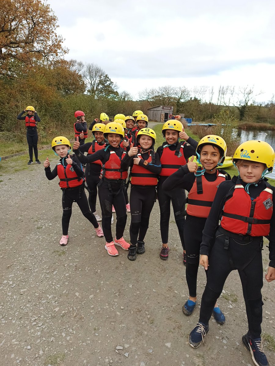Year 6. Paddle boarding, kayaking and the big splash raft: let's go!!