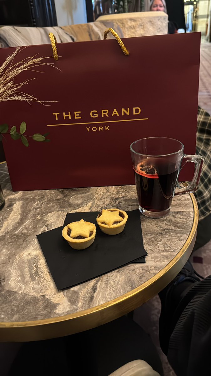nigelvause's tweet photo. I have just come back to the Grand - to
pick up my bags and invited to the first person to try the complimentary Mince Pie and Mulled Wine. Very nice. Treated myself
to a branded notebook. #NorthernHighlights https://t.co/hxZP7V4WYT