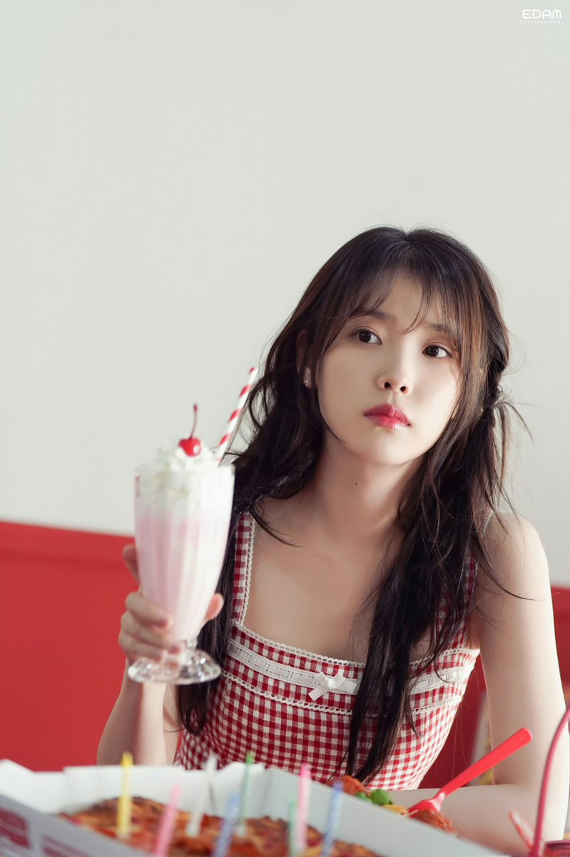 llyaiu's tweet photo. I vote #iu for Fans’ Choice - Female Award #2024MAMAVOTE https://t.co/4gsEwmquVO