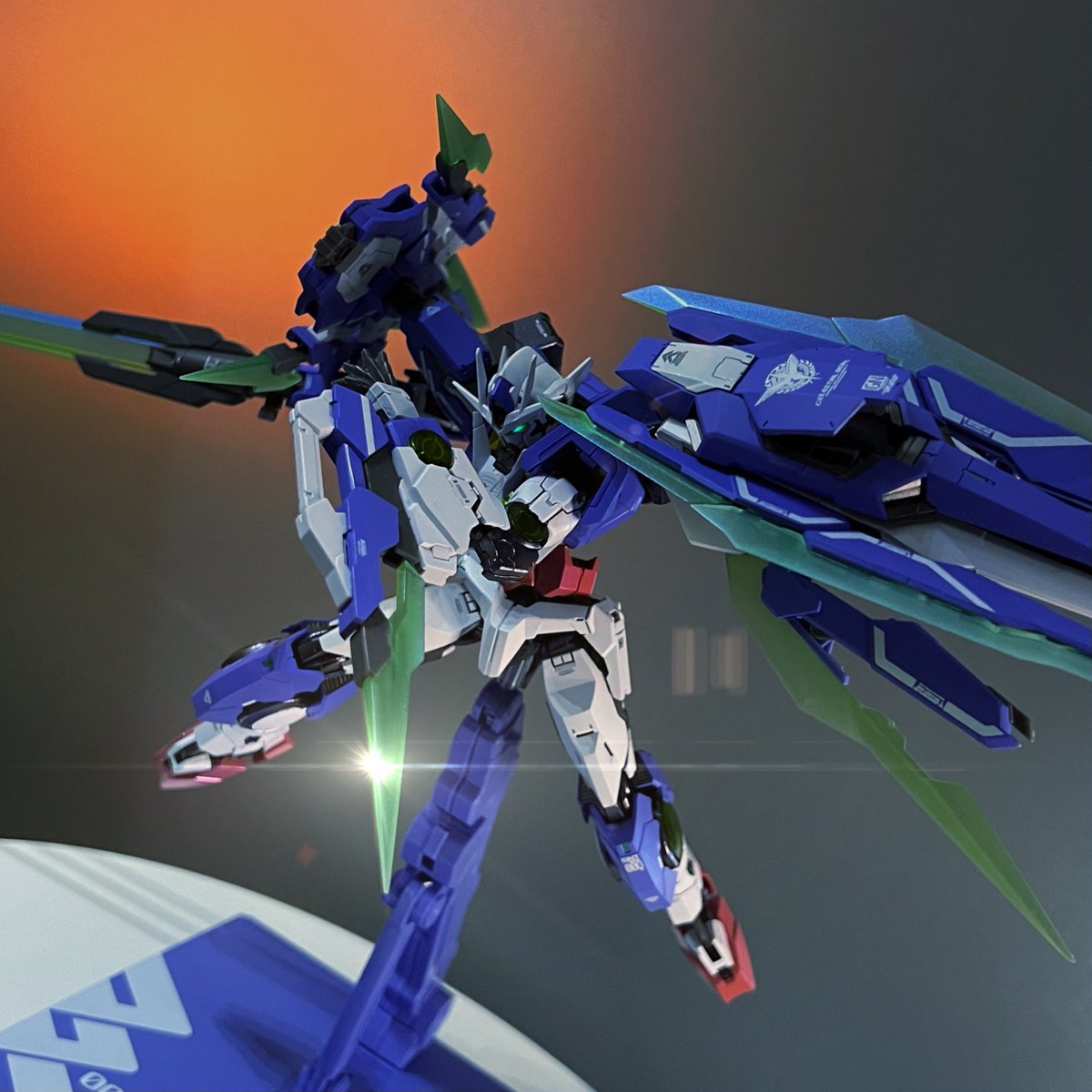 lokiyear15's tweet photo. METAL BUILD
ダブルオークアンタ フルセイバー
かっこいい！けれどもポロリは健在なため、ポージングが四苦八苦だった

TAMASHII NATION 2024 開催記念商品 metalbuild 00 GAN(T) FULL SABER https://t.co/v1SujSOaUq