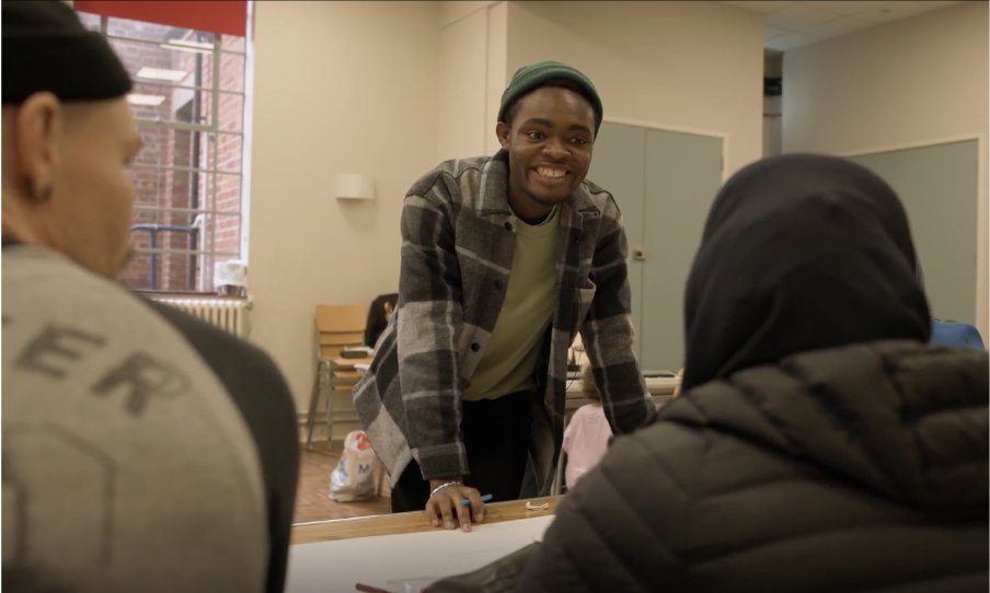 hearmeoutuk's tweet photo. After the huge success of our collaboration with Local Welcome in Derby a few months ago we were invited back to host another session in Norwich. This time Kwaku joined forces with Delroy to run the workshop - helping refugees and asylum seekers to write songs about heritage! https://t.co/PFFdCdARHR