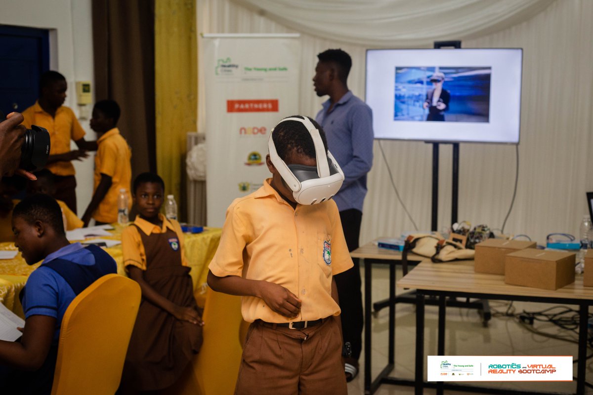 youngandsafeho's tweet image. It’s all about hands-on practice and seeing the limitless possibilities of this technology firsthand.
The excitement in the room is contagious.
#RoboticsBootcamp #YoungandSafe #HealthyCities4Adolescent #ADayInVR
2\2