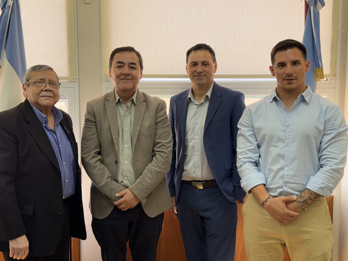 Recibí al Vicerrector regional de la UFLO Javier Soto Mellado junto al Decano de Ciencias de la Salud Dr. Alfredo Muruaga y a Nicolás Heredia Sec. de Vinculación Estratégica.

🤝Acordamos trabajar en conjunto para llevar adelante distintas acciones entre la Legislatura y la UFLO.