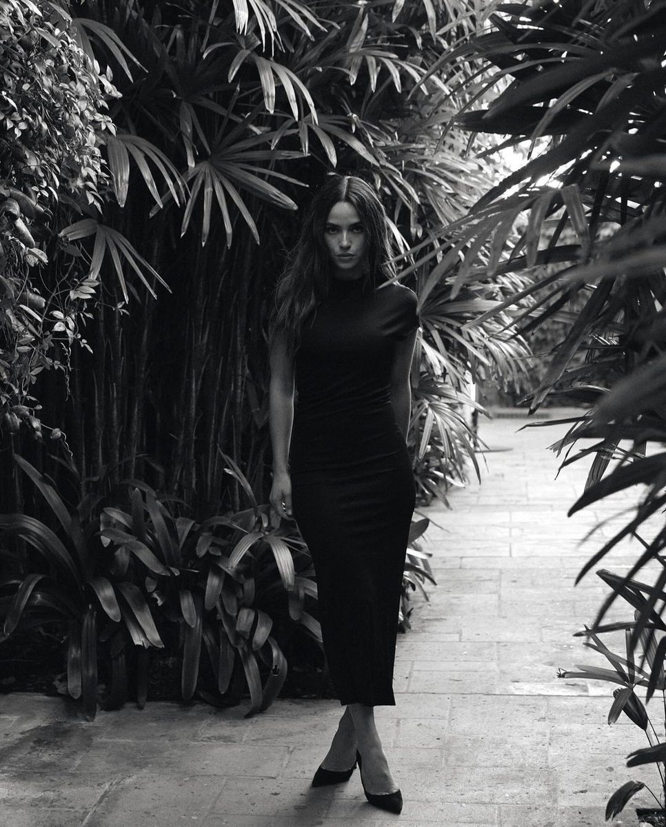 shrnbsv's tweet image. Adriaarjona. 
#styleweek2024 #FashionandBeauty #Hollywood