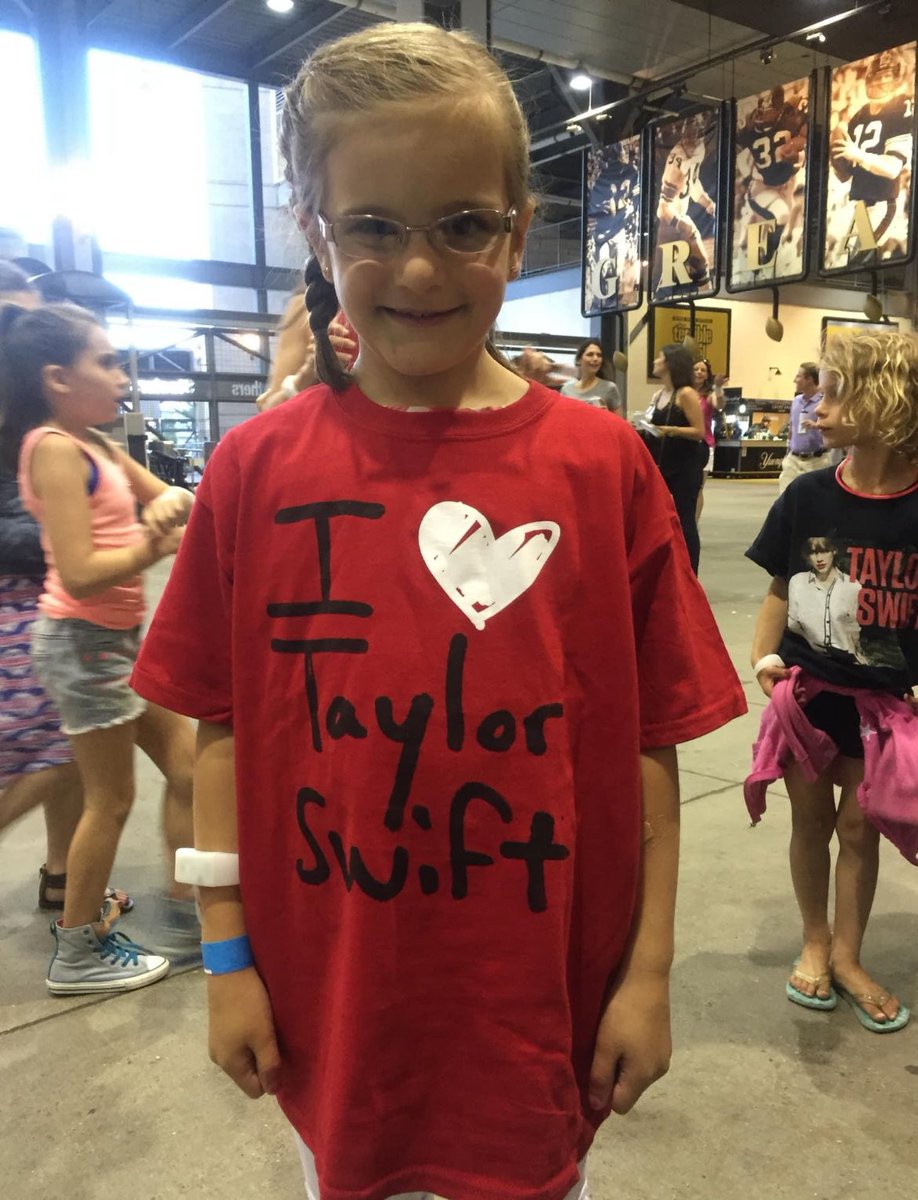EmmaEthansmom's tweet photo. 4th @taylorswift13 show loading……1, 2, 3, let’s go, @emmacer18 💚💛💜❤️🩵🖤🩷🩶🤎💙🤍 can’t wait to have the best night with you!! @taylornation13 #TSTheErasTourToronto #TheVeryFirstNight #NeverGrowUp #LongLive https://t.co/Y4VDZZvV0y