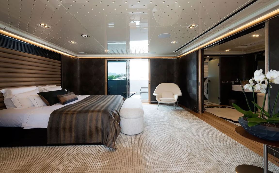 RoyaleOceanic's tweet photo. Everyone deserves an adventure and this 45.5 meter Mengi Yay yacht offers just that, her incredible sleek lines give her a sporty look. Boastfully her amenities include: 2 x Balconies, Barbecue, Beach Club, Exterior Bar, Fore-deck Seating &amp; Table, Sun Deck, Sun-pads &amp; Much more https://t.co/xCjEQgltUE