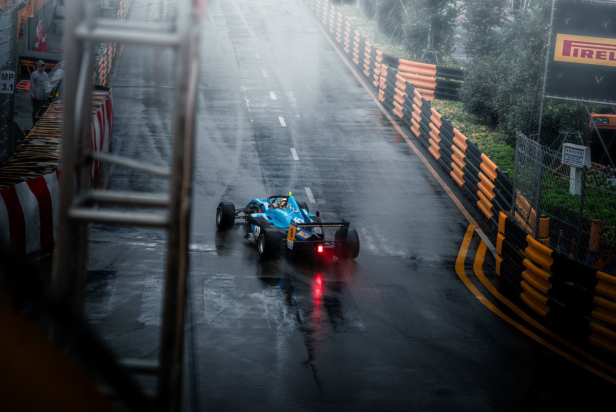 MariBoya64's tweet photo. ✅ Primer día en pista
🌧️ Condiciones difíciles hoy. Me sentí bien, mañana trataremos de cerrar una vuelta limpia. Vamos!
#mb64 #macaugp #roadtosuccessteam https://t.co/BGb8C7lF6K