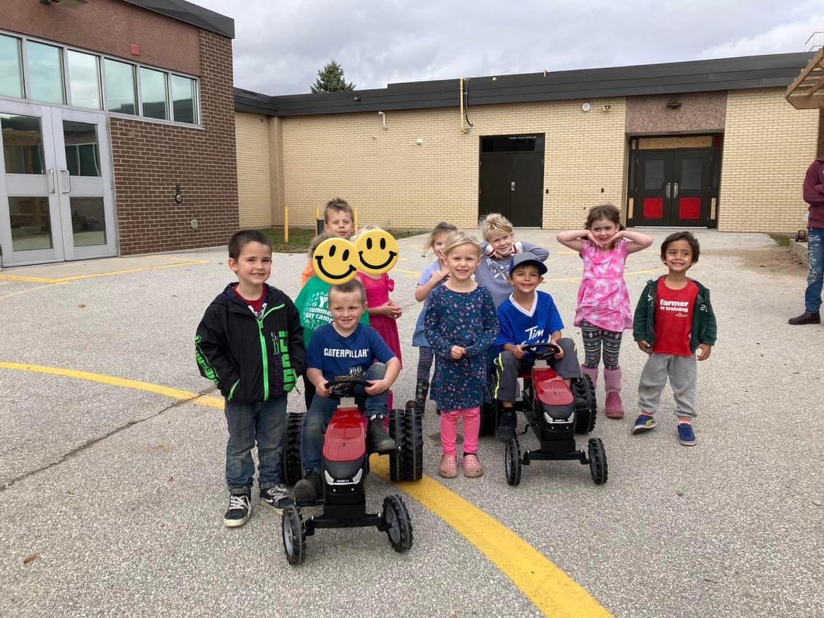SnobelenGrain's tweet photo. We are proud to support our local community &amp; future farmers!

Sherri Haldenby of Snobelen Farms presents a cheque to staff &amp; students at Brookside Public School. 

Brookside used the funds for their playground enhancement project, adding ride-on tractors to the playground! 🚜 https://t.co/X0EqZ1x9Vt
