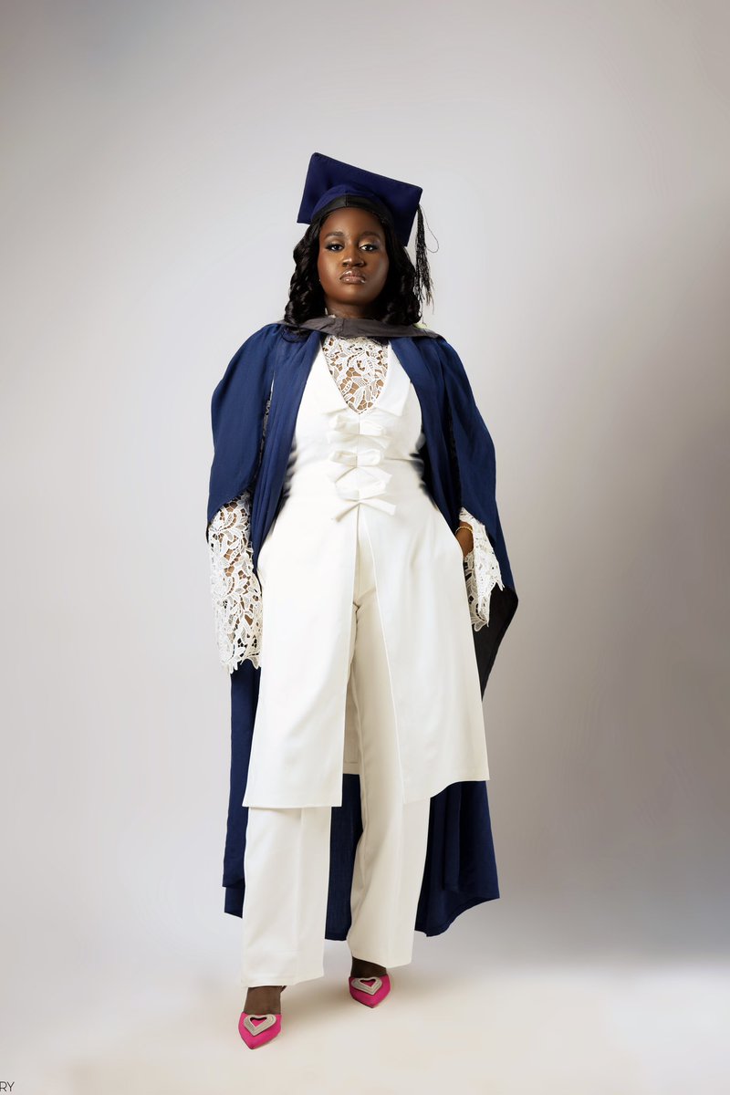 thelegalicons's tweet photo. Introducing our handler

-Financial Secretary, LSS UI 2019/2020 session
-Executive Female Representative, LSS UI 2017/2018

BABATUNDE OLUWATIMILEHIN C.
SECOND CLASS UPPER HONORS (3.45/4.0) https://t.co/rtqcsYYN3v