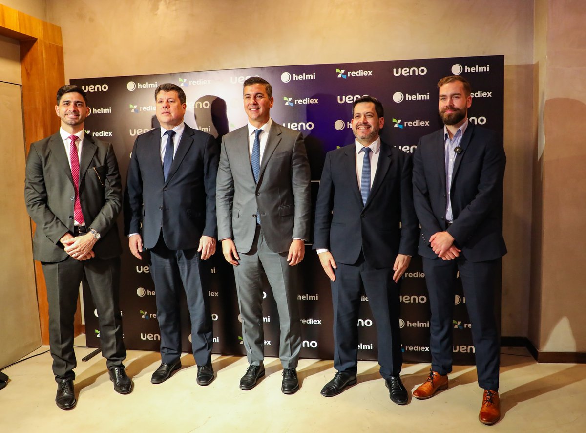 📽️Proyección del documental “Paraguay: The Hidden Gem”🇵🇾💎 
 
🇫🇮Producido por Helmi Group, explora los ricos paisajes de nuestro país, su dinámico entorno empresarial y su vibrante cultura, con el fin de posicionarlo como un destino atractivo para la inversión extranjera. 💼🌎