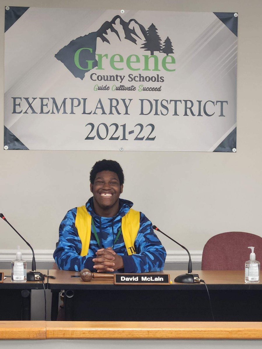 CenterGlenwood's tweet photo. Glenwood Educational Center and our TSW crew celebrated our Director Of Schools this morning! Thank you Mr. McLain for all you do for our students, staff, and community! @Mclaind14 @GreeneCoSch #utrust https://t.co/mEefsy2V0N