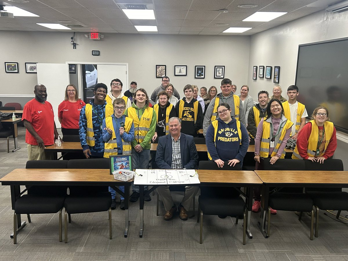 CenterGlenwood's tweet photo. Glenwood Educational Center and our TSW crew celebrated our Director Of Schools this morning! Thank you Mr. McLain for all you do for our students, staff, and community! @Mclaind14 @GreeneCoSch #utrust https://t.co/mEefsy2V0N