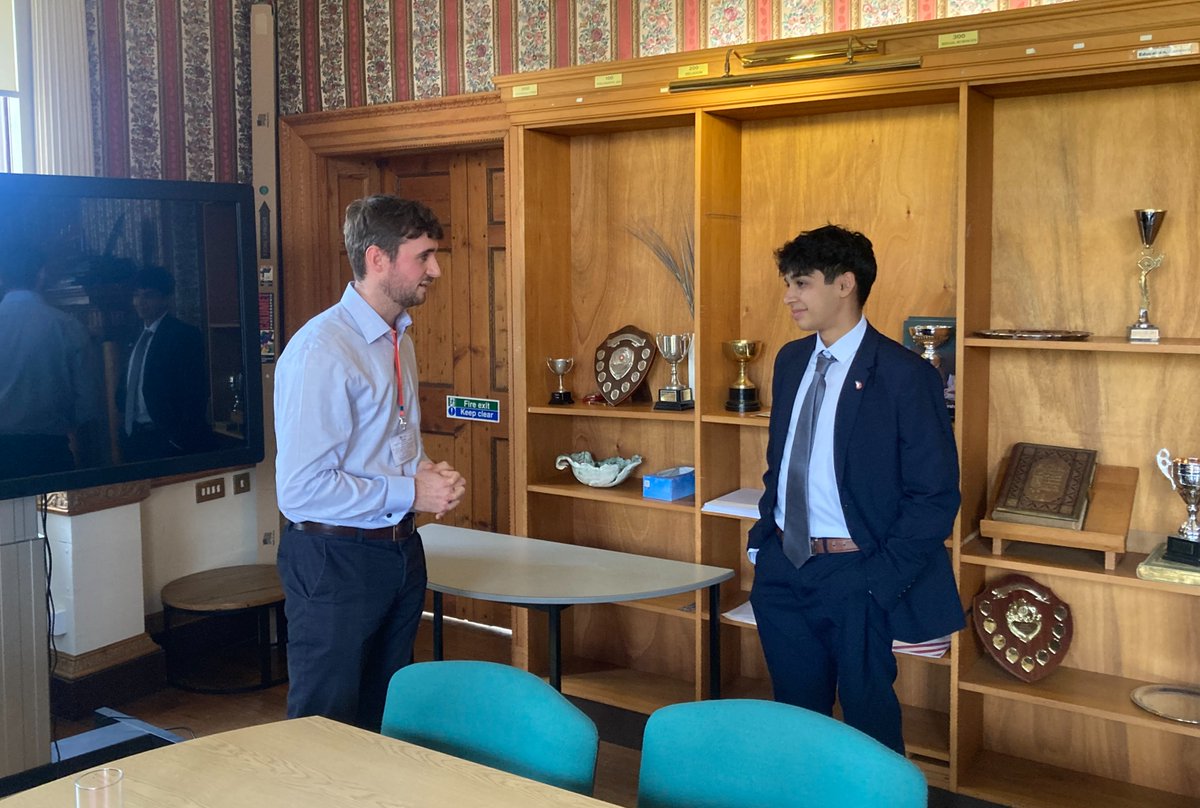 On Monday, we welcomed back 'Langley Legend' Ollie Lamb🎉

Having left us in 2018, Ollie has now completed his Masters Degree in Civil and Structural Engineering and is just about to complete some important accreditation qualifications. 

Thank you Ollie! 💚