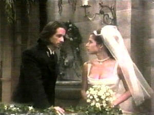 BGenoacity9002's tweet image. #SamSurvives. Ok, bear with me here. What if Stephen Clay/Caleb has Sam and is trying to turn her into his beloved Livvie? The real Livvie is alive but in hiding until forced to emerge. We can finally truly introduce #PortCharles canon to the plot &amp;amp; Kelly gets an epic dual role!!