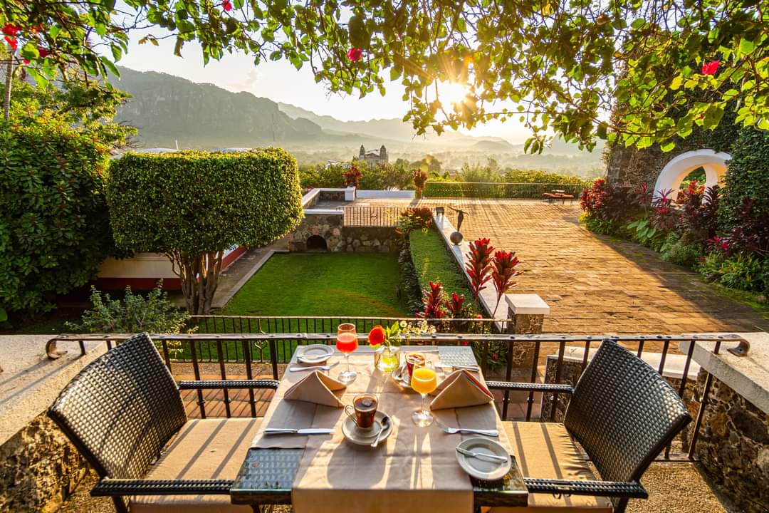 ✨ Descubre el encanto y la serenidad de <a href="/PdelTepozteco/">Posada Del Tepozteco</a>  donde cada amanecer en Tepoztlán se convierte en un espectáculo para los sentidos. Sumérgete en la magia de las montañas y disfruta de una experiencia culinaria única en un entorno inigualable. Vive el verdadero lujo de