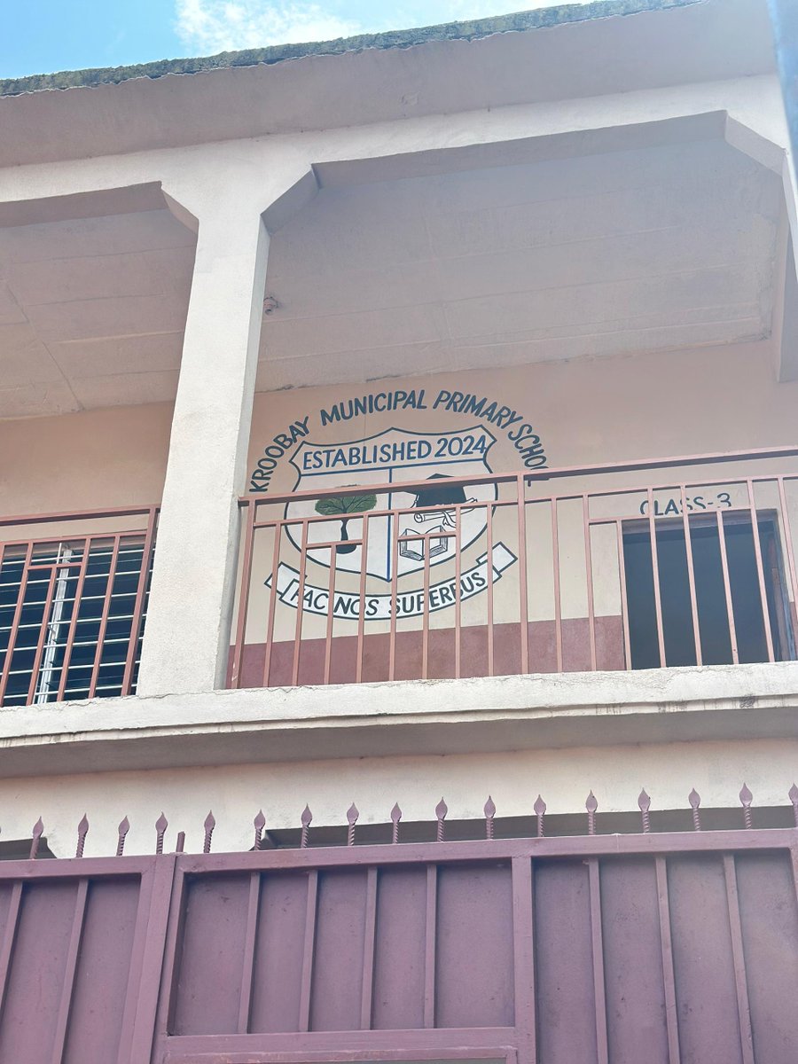 4lowthemoney's tweet photo. We have completed the first phase of project tracking in Kroo Bay, Sierra Leone!
Alongside local #FollowTheMoney Champion Chief Pa Alimamy Kamara and @connected_dev staff, we are monitoring the following projects:
#RenovateKrooBay #FTMSierraLeone #ConnectedDevelopment https://t.co/01WlsfKuJk