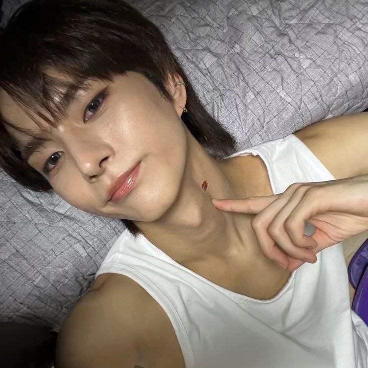 — “sayaaang aku abis mandi!” gf 🤝 “akuu juga mau mandi tapi belum dicium kamu😠” bf

#VSD #VillainSelcaDay #ODE #XdinaryHeroes #오드 #오승민 #엑스디너리히어로즈 <a href="/XH_official/">Xdinary Heroes</a>