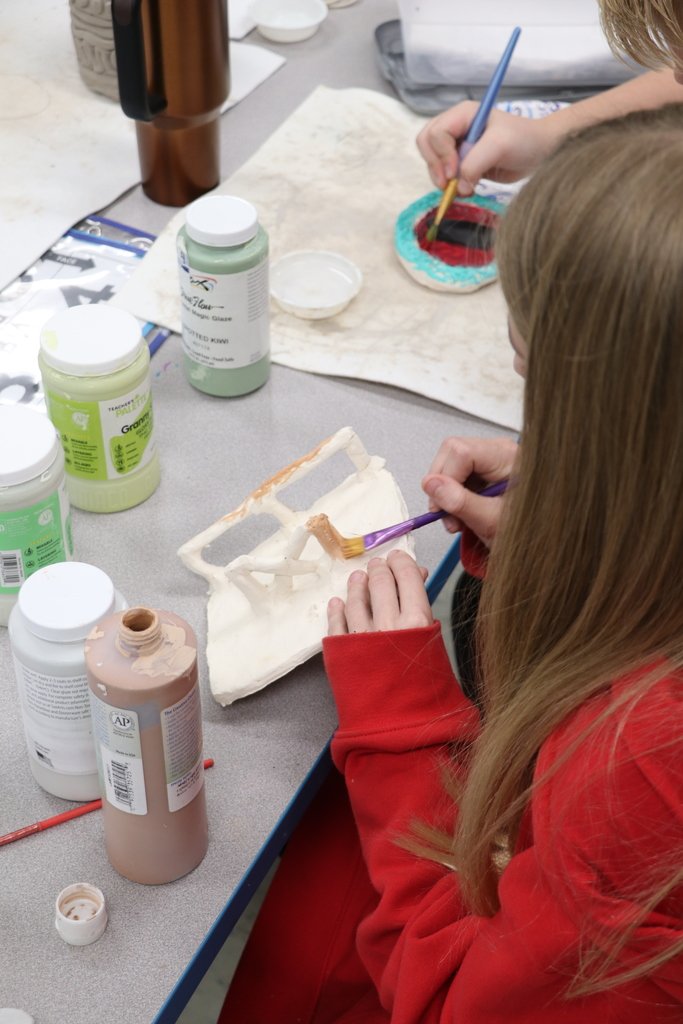 SmithvilleSD's tweet photo. ๐จ Hands-on learning at its finest! Our 6th graders at Horizon Elementary are perfecting their skills and creating beautiful ceramic pieces. We can't wait to see the final results of these studentsโ hard work! #ssdpride https://t.co/mPtPJZb1Vo