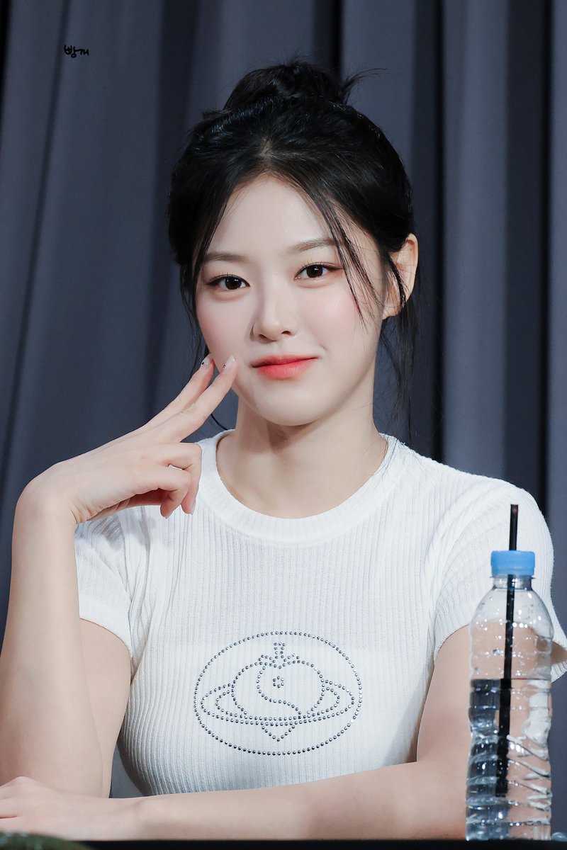 guswlsfan's tweet photo. 오래보자 ~.~

#루셈블 #현진
#Loossemble #HyunJin https://t.co/N92TdByBNH
