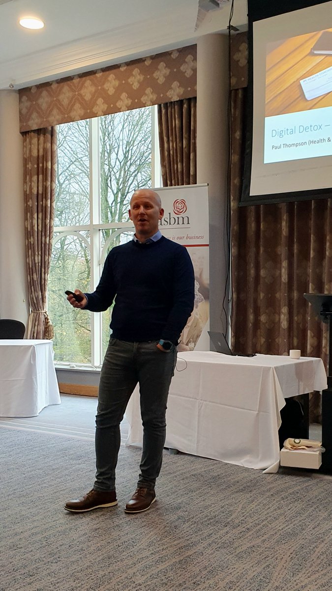 LASBM's tweet photo. 📵Ending our conference is Paul Thompson from WorkSmart Wellbeing on #digitaldetox investigating our digital behaviours to enable us to maintain a positive balance between real 🪟 and virtual 💻 #sbmnetworking #LASBM #sbl #sbm #digitalwellbeing #unplug #mindful https://t.co/J81fnwNL06