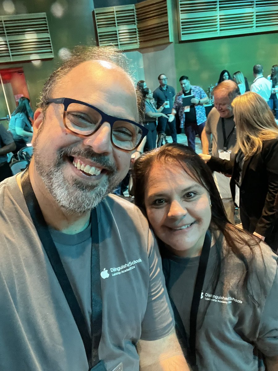 Meeting new friends #AppleDistinguishedSchools