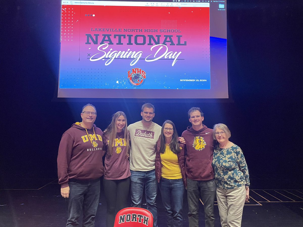 Elayna Boe is officially a Bulldog! ✨

🏀 6’0” Shooting Guard
🏠 Lakeville, MN 
⛹️‍♀️ MN Fury UAA &amp; Lakeville North

Welcome to Bulldog Country E! 🤩