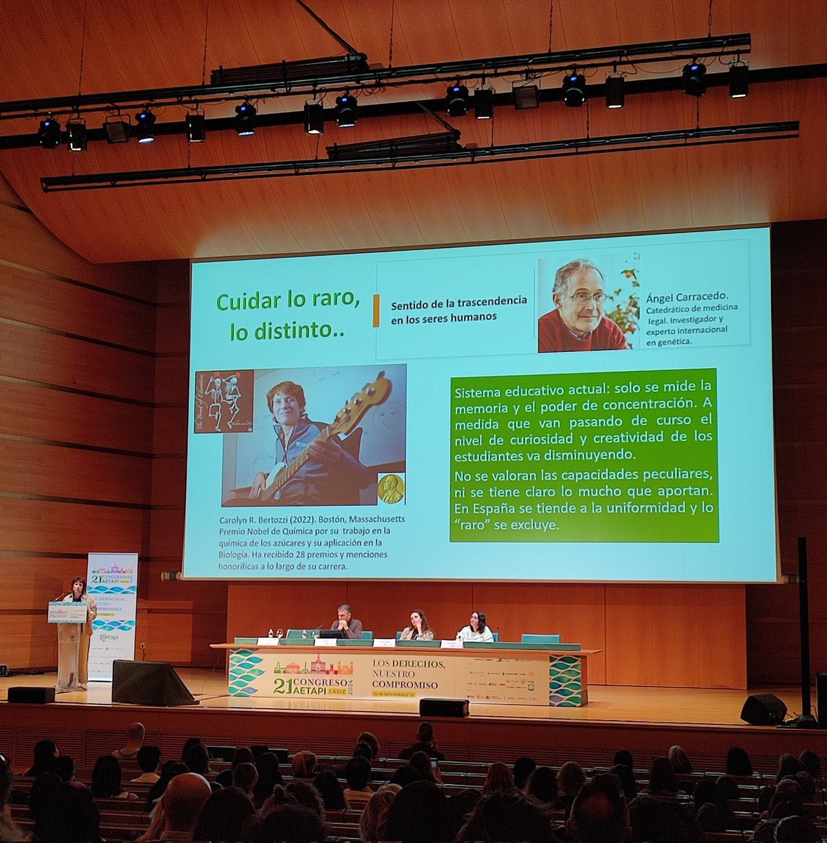 Nuestra querida Carmen, de <a href="/AutismoBata/">Autismo BATA</a>, haciendo referencia a la lucha por la reforma del sistema educativo que Angel siempre reclama, en el XXI Congreso Nacional de <a href="/AETAPI/">AETAPI</a>