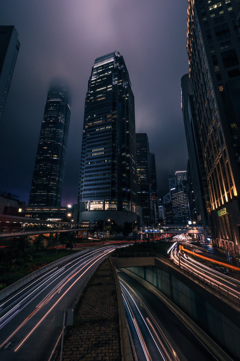 Central, Hong Kong 🇭🇰 What a place! 

#HongKong #lighttrails #lighttrailsphotography #longexposure #City #streetphotography #Canon90D  #travelphotography #solotravel