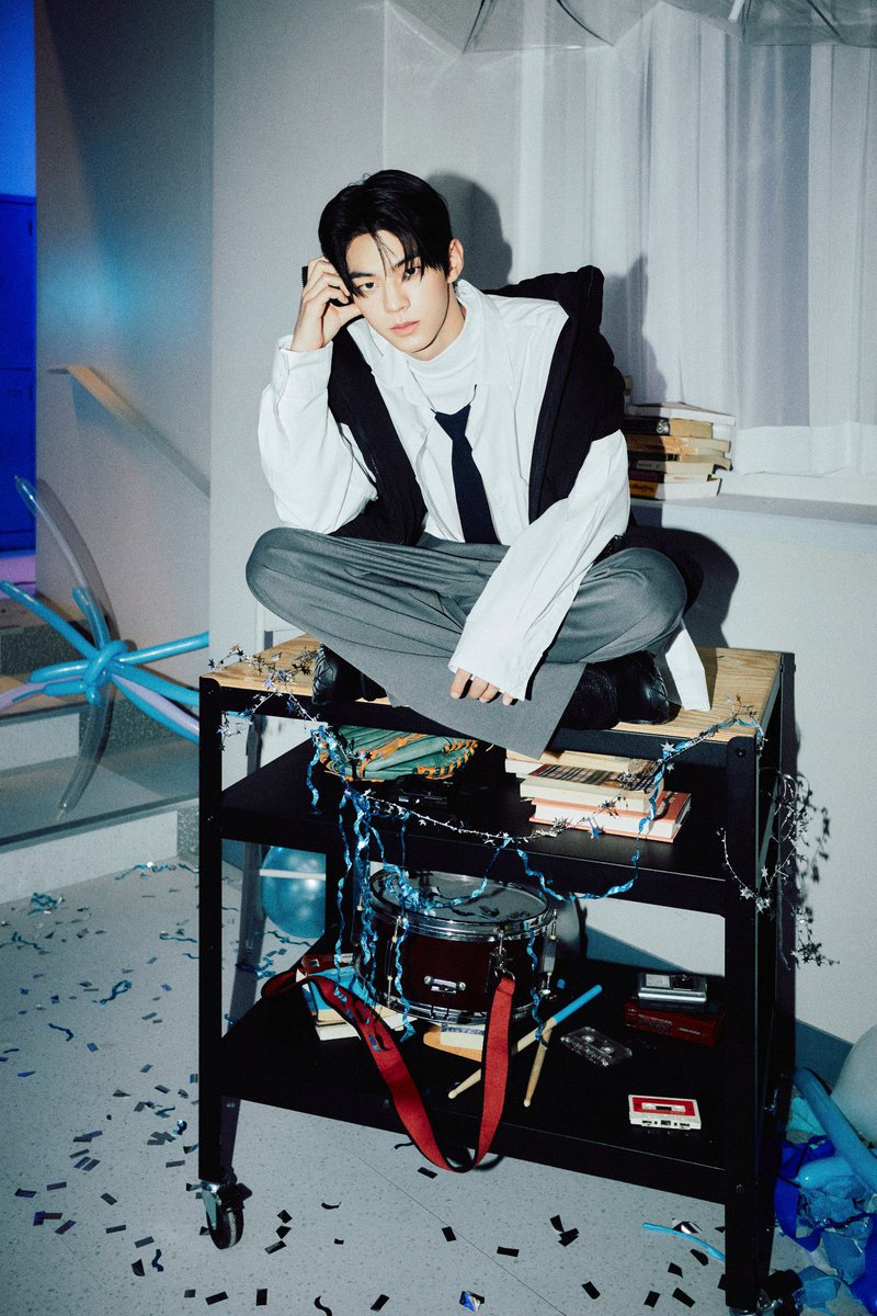 Dohoonm's tweet photo. Radiating confidence and poise, he embraces the spotlight, ready to tackle new challenges with a fresh and youthful energy. https://t.co/34cZSgbWUL