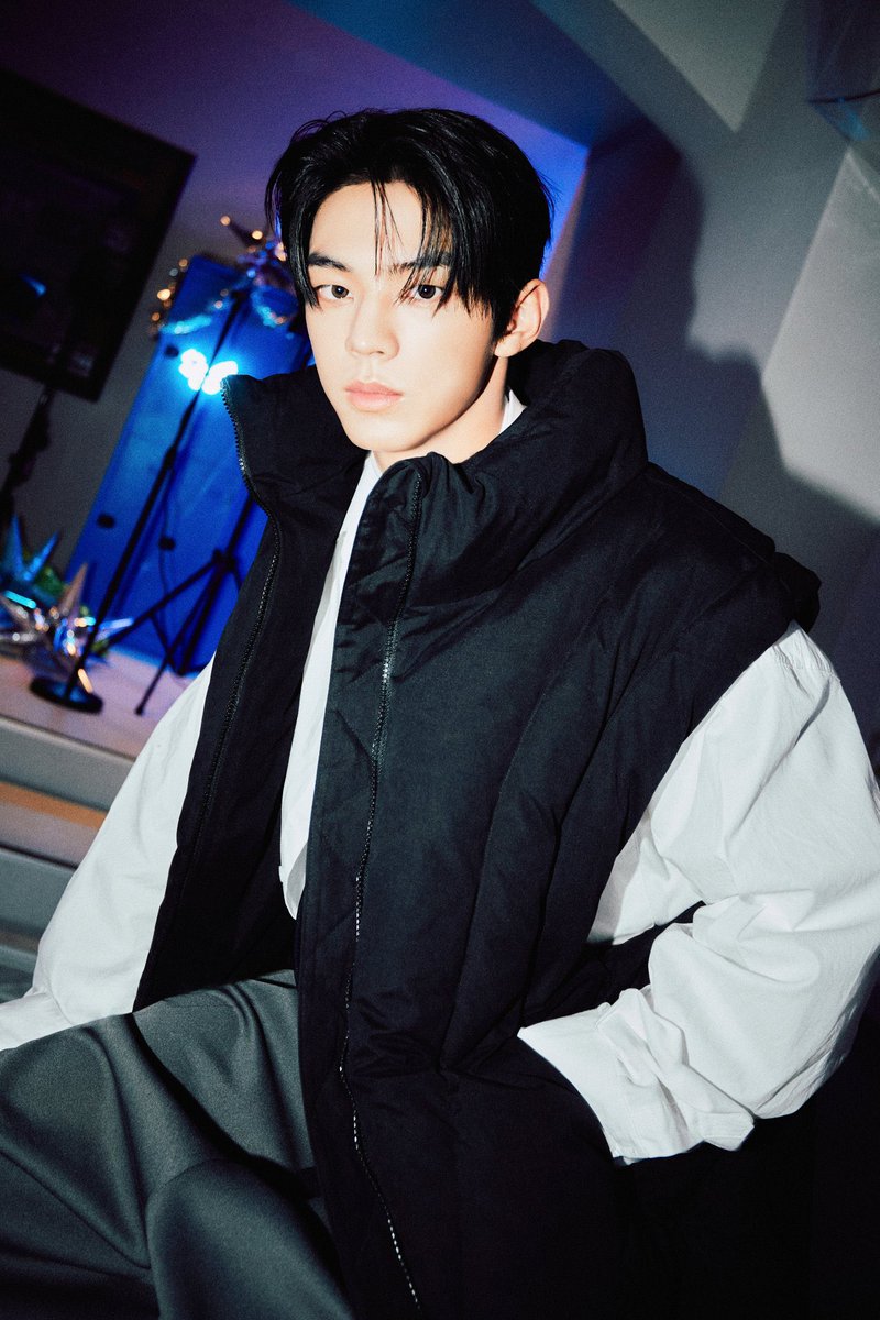 Dohoonm's tweet photo. Radiating confidence and poise, he embraces the spotlight, ready to tackle new challenges with a fresh and youthful energy. https://t.co/34cZSgbWUL