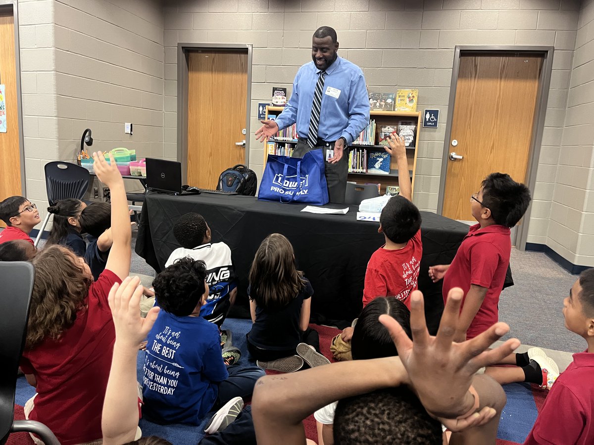 Our very own Gary McLaurin, Assistant Director of Beacon Communities, recently participated in Career Day at @camelotneisd!   

#opportunityhomesanantonio