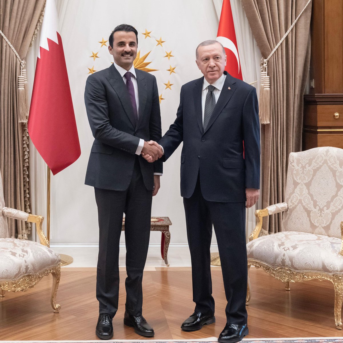 خلال لقائي بأخي رجب طيب أردوغان ضمن اجتماع اللجنة الاستراتيجية العليا القطرية التركية العاشر في أنقرة اليوم، أكدت على عزمنا مواصلة تعزيز علاقاتنا الاستراتيجية وبما يخدم مصالح بلدينا في المجالات كافة، وقد سرّني ما لقيته من حماسٍ متبادل لتقوية شراكاتنا الثنائية وتوثيق صداقتنا