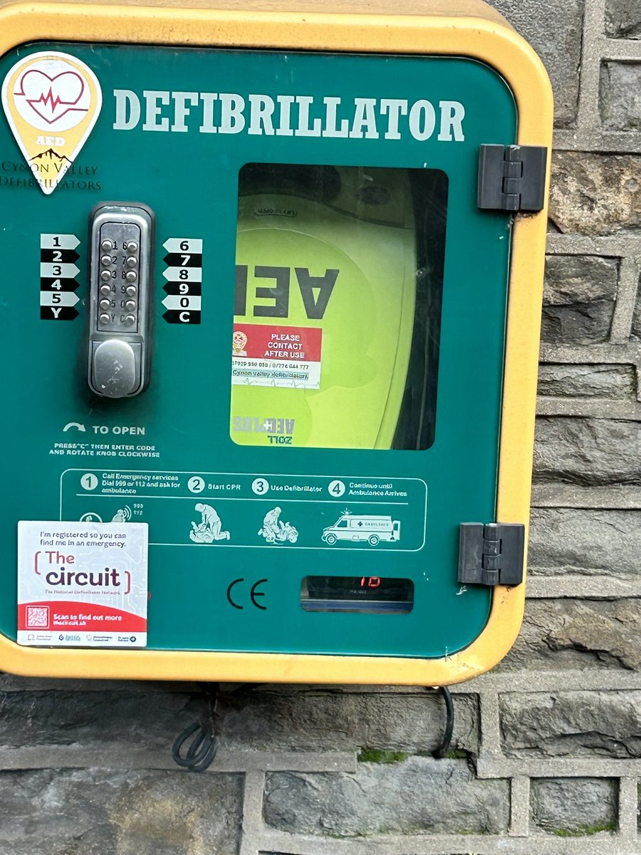 CDefibrillator1's tweet photo. Whilst out checking all the defibrillators, we noticed that one was missing the black carry case with the first aid kit in. This is the second one of our cases that have gone missing, but it was there 2 weeks ago? https://t.co/BFgVBJsnxP
