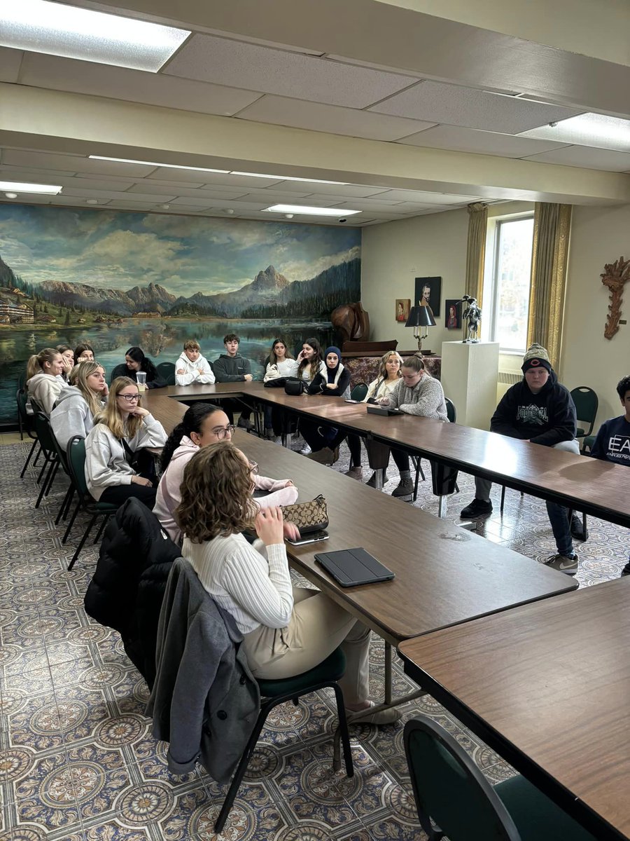 RHSRebelPride's tweet image. Ridgewood High School Italian class visits the Italian Cultural Center! A fun &amp;amp; educational experience exploring art, culture, and the beauty of Italy. Grazie to Frank DiPiero and the Center for hosting us! #RidgewoodHS #ItalianClass #CulturalLearning #NorridgeIL