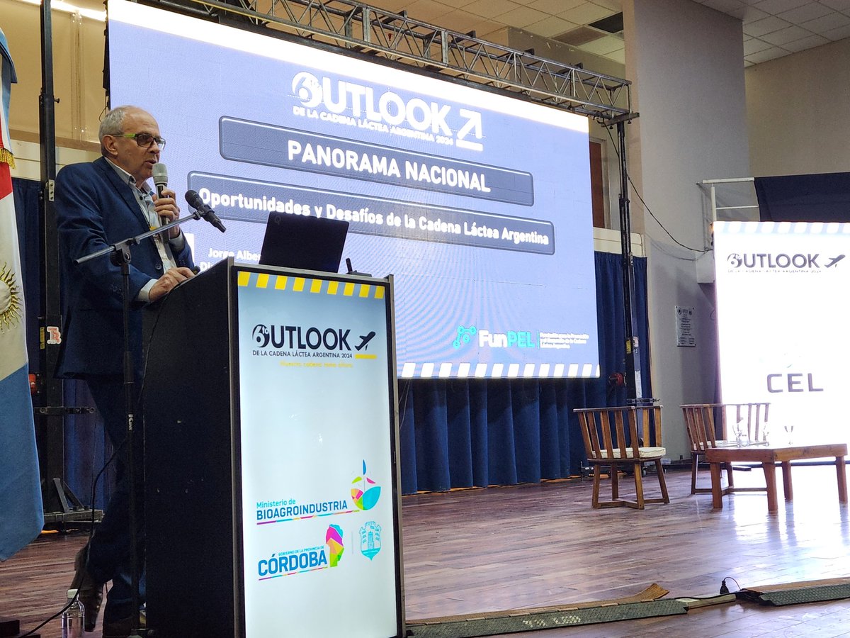 fun_pel's tweet photo. 🎟🛫#Bloque1
Mónica Ganley, especialista USDEC, Consultora Quarterra; Valter Galán, de @MilkPointBR y @JorgeGiraudo535 del #OCLA; colocan el foco en el Estado de situación. Perspectiva nacional e internacional🇦🇷🌏

#SituaciónInternacional #Mundial #Regional https://t.co/uY0L9oXZdk