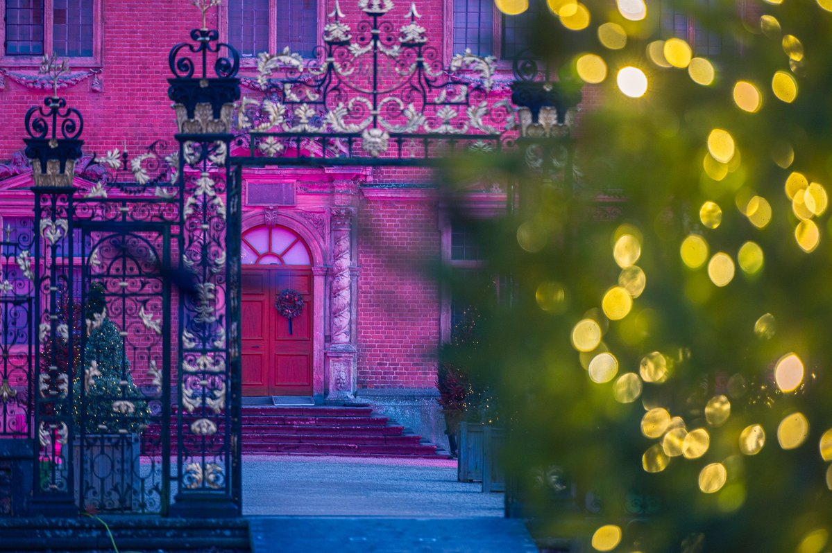 NTCymru_'s tweet photo. As the air turns crisp and nights grow longer, the magic of Christmas fills the places we care for in Wales. 

From castles in festive décor to winter walks and visits with Santa, there’s something for everyone. 

Gather family and friends—start planning: https://t.co/Ly3T2gqap7 https://t.co/yC2nyTEWpF