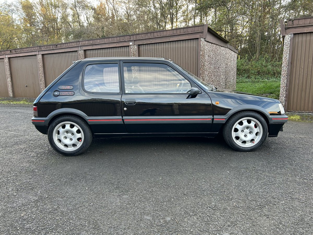 BundiGTI's tweet photo. Took me 8 years but finally got the pug painted, tucked up for the winter now tho 👌🏿

#205GTI
#bringbackthe80’s https://t.co/wwM6YnViHl