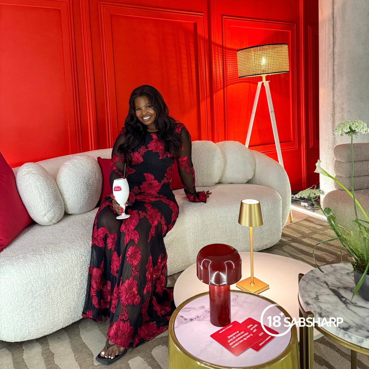 Just_Luyanda's tweet photo. Stepping into elegance at the most fascinating dinner—an evening filled with vibrant conversations, beautiful company, and unforgettable memories. Moments like these are truly #WorthMore! #LetsDoDinner #Ad @StellaArtoisZA https://t.co/BNH4YV5Wx6