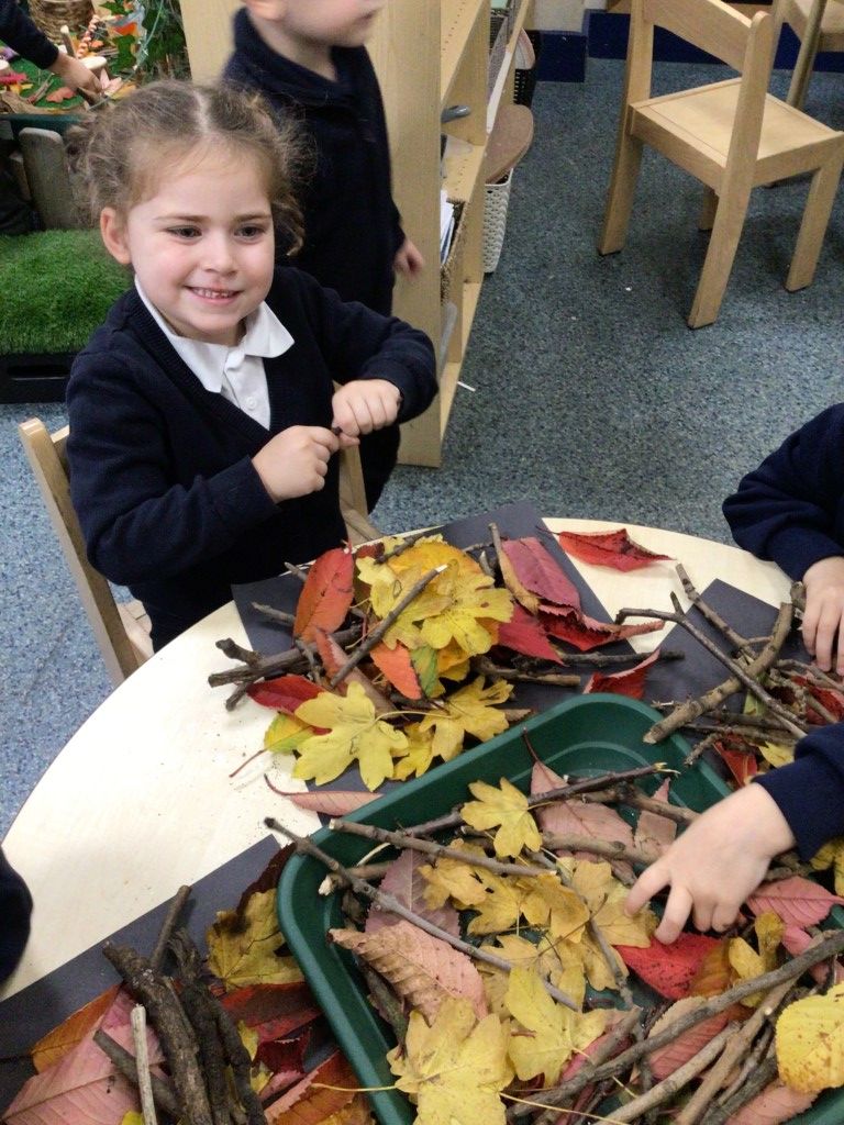 MonkwoodPrimary's tweet photo. 🎆 Last Tuesday, we celebrated Bonfire Night. We talked about our own experiences of fireworks and Bonfire Night, and shared our photos through class dojo!

Read the full story 👇
https://t.co/wfY3xUpKnh https://t.co/miP7qRwN02