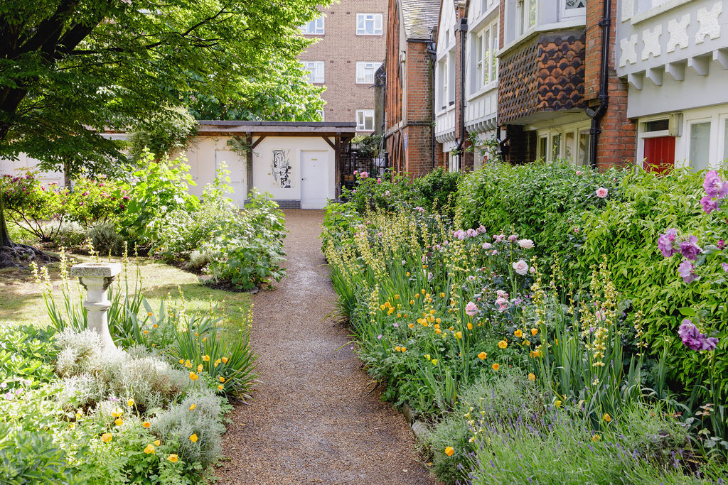 BOSTSE1's tweet image. Hello - we&apos;ve popped over to the other place (as Bluesky seems to be referred to...). If you are exploring a bluer future, follow us @bostse1.bsky.social. We&apos;ll be sharing images of gardens (this is Octavia Hill&apos;s Red Cross Garden), news of events/training/volunteering in #London