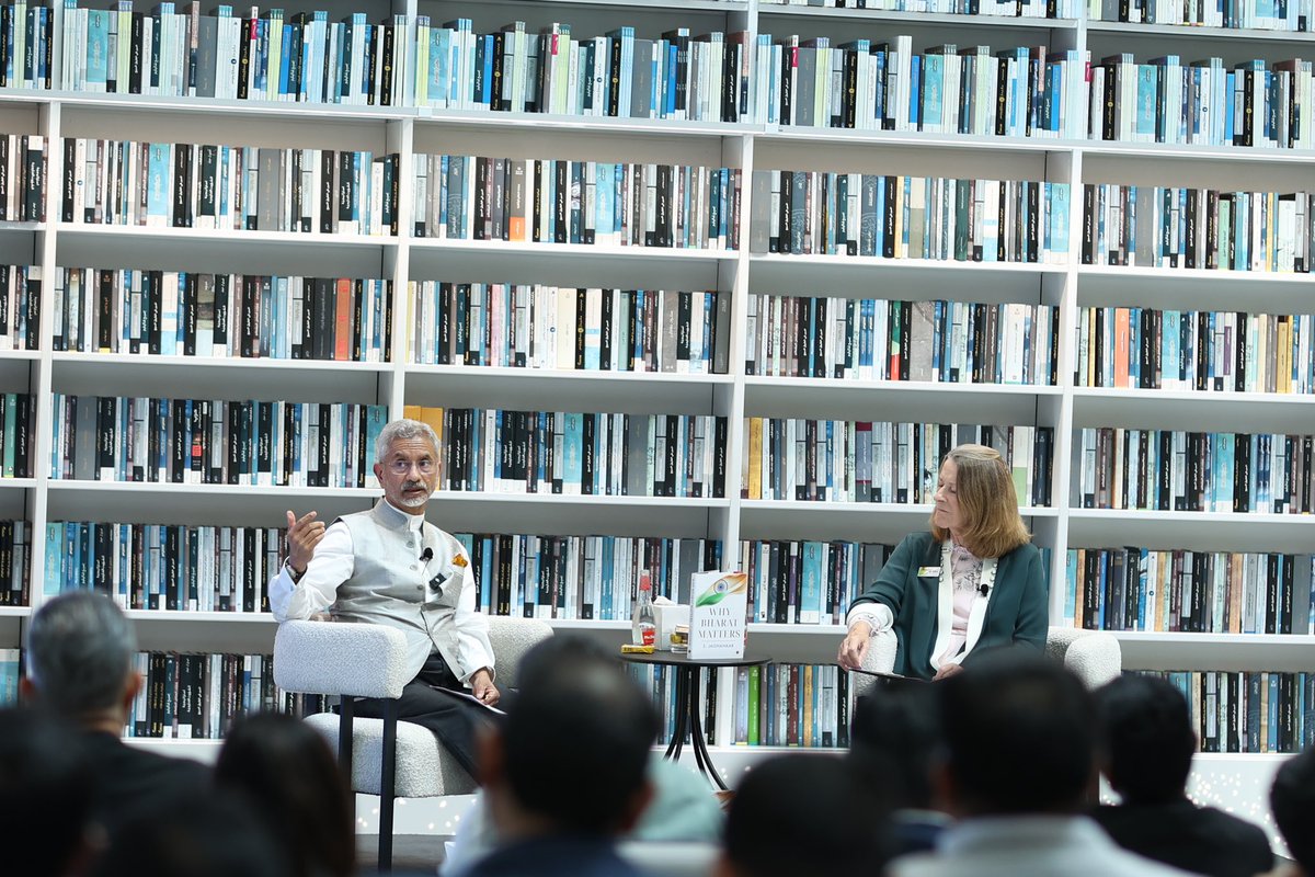 DrSJaishankar's tweet photo. Participated in an interactive session at @mbrlae, Dubai for the book launch of Why Bharat Matters.

Spoke about grasping the global transformation underway and understanding the rise of Bharat. https://t.co/VSn4SRjCQK