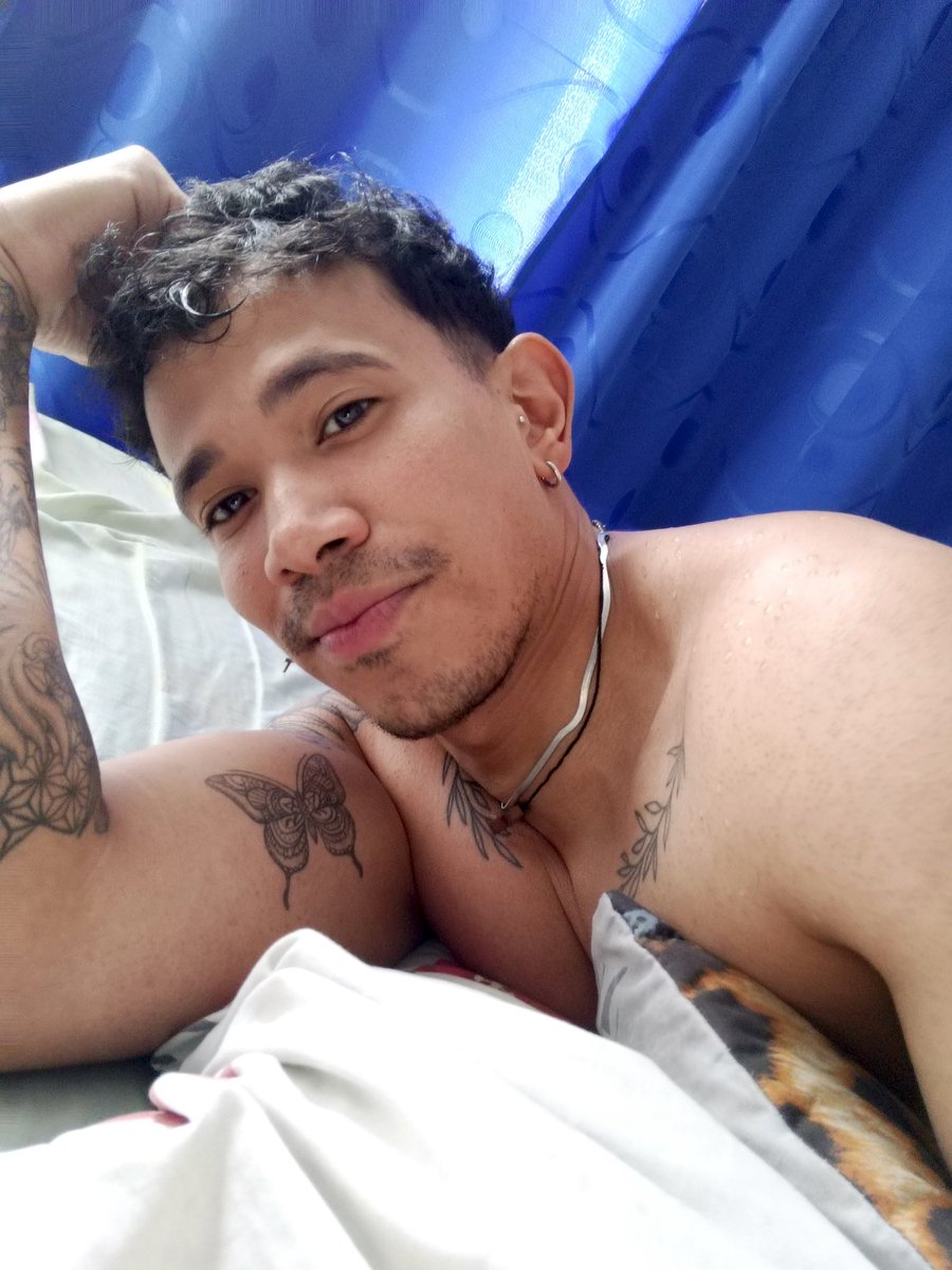 Me arrunchas?
#gay
#Bogota 
#morbo