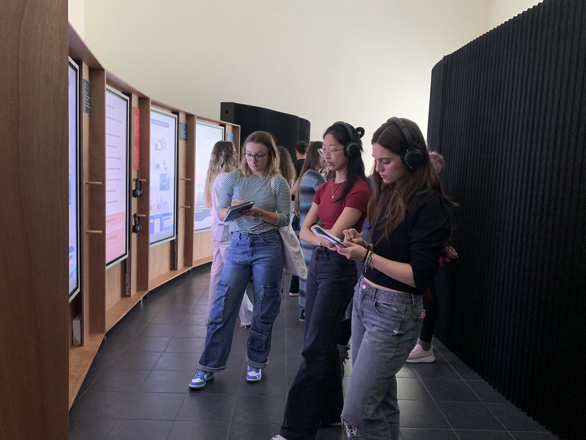 RaquelPajares's tweet photo. Gracias a @crecyl por recibirnos en #León para conocer todo sobre #SoledadNoDeseada en su proyecto #Crece. Alumnos de la @UEMC reflexionan sobre esta temática que trabajamos desde diferentes perspectivas con alumnos de #TO y #Publicidad y #RRPP https://t.co/buCRoBvTuU