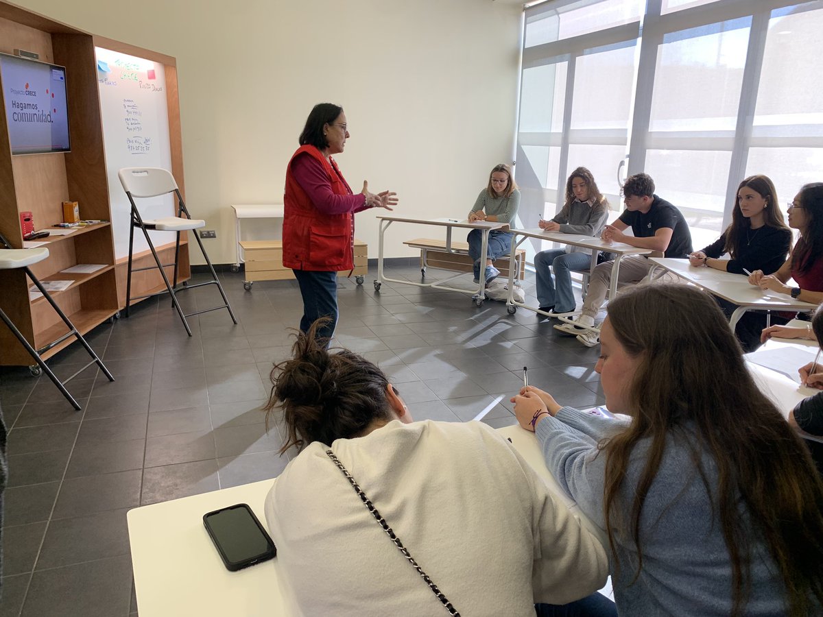 Gracias a <a href="/crecyl/">Cruz Roja en Castilla y León</a> por recibirnos en #León para conocer todo sobre #SoledadNoDeseada en su proyecto #Crece. Alumnos de la <a href="/UEMC/">UEMC</a> reflexionan sobre esta temática que trabajamos desde diferentes perspectivas con alumnos de #TO y #Publicidad y #RRPP