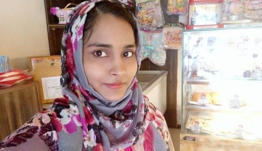 एक 27 साल की मुस्लिम लड़की 
दिल्ली दंगों की साजिश कर सकती है,
लेकिन सिब्बल कोर्ट में चीखता रहा, 
उसे जमानत दे दो -
सिब्बल भूल गया चिदंबरम की  
गिरफ़्तारी पर ट्रायल कोर्ट ने 22 बार 
रोक लगाई थी -

एक यूट्यूब चैनल की रिपोर्ट में बताया गया कि सोमवार 11 नवंबर को दिल्ली दंगों की