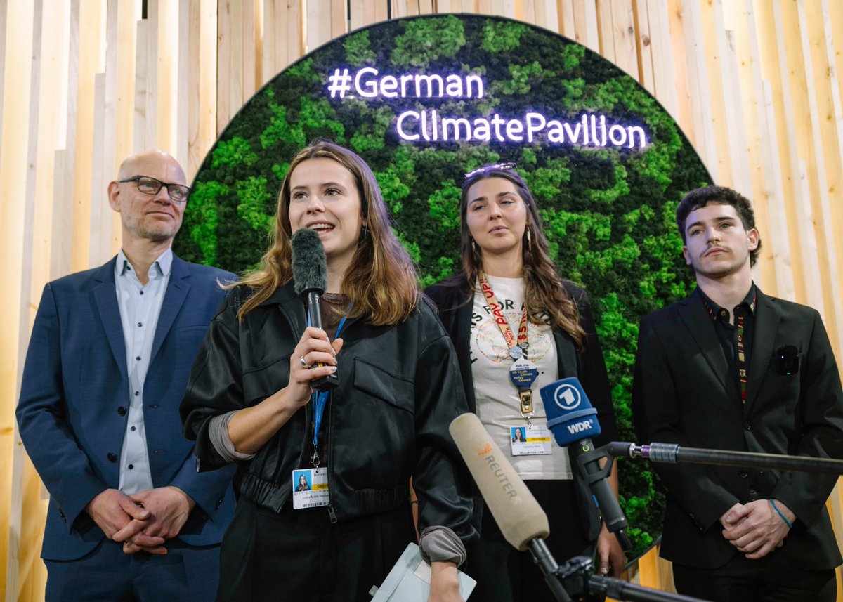 Bei der #COP29 in Baku wird für alle Welt sichtbar, wie sehr fossile Lobbies und ihre politischen Verbündeten ums Überleben kämpfen. Aus gutem Grund: Das Wachstum der Erneuerbaren gefährdet fossile Geschäftsmodelle überall. Jetzt heißt es durchhalten - und liefern.