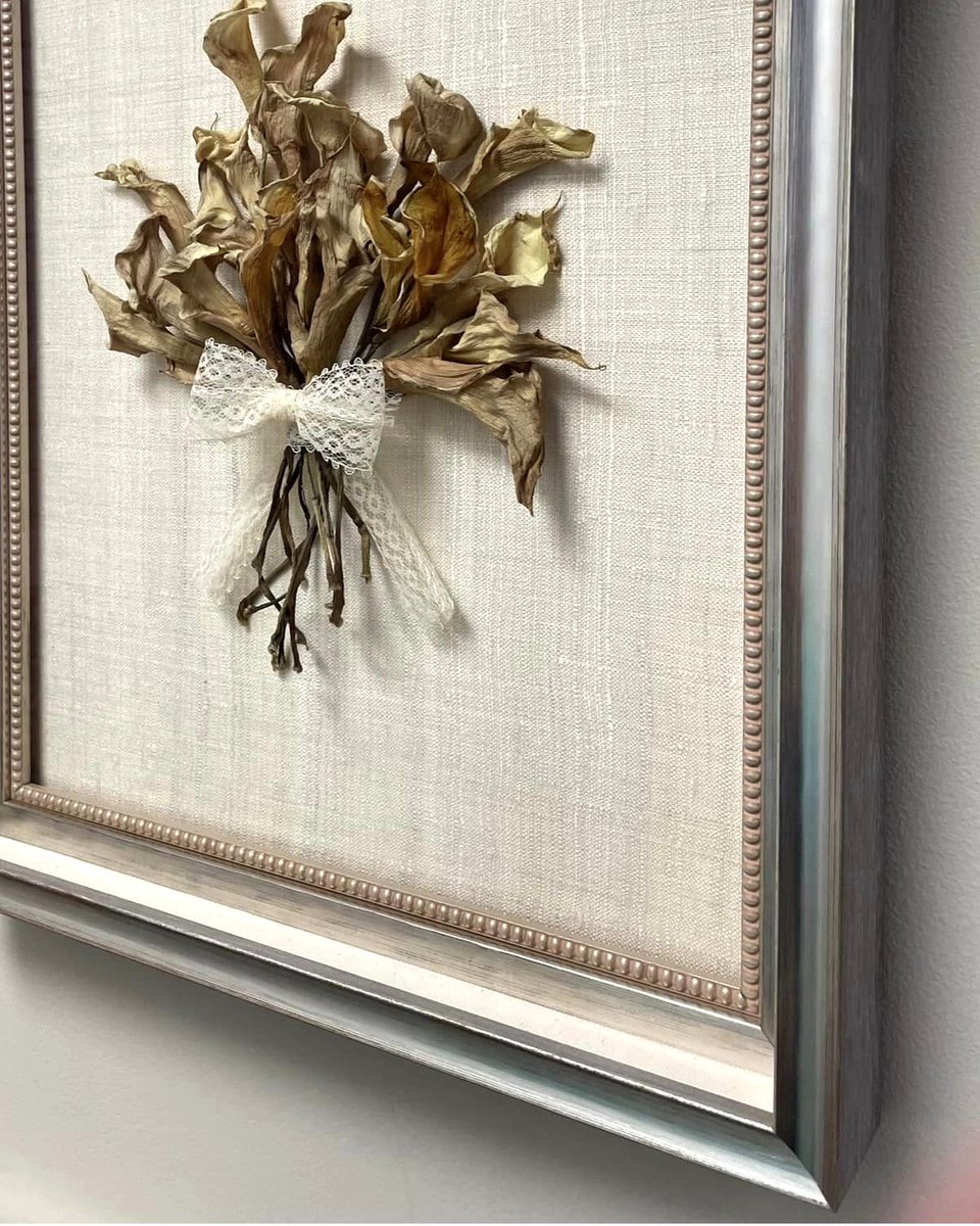 FramesUnlimited's tweet photo. A forever #wedding bouquet, #FrameFridays! The team crafted the piece with a stacked frame combination, a dotted fillet, a silk fabric wrapped mat, and museum glass! #Bouquet #CustomFraming https://t.co/4d9gH6pmvA