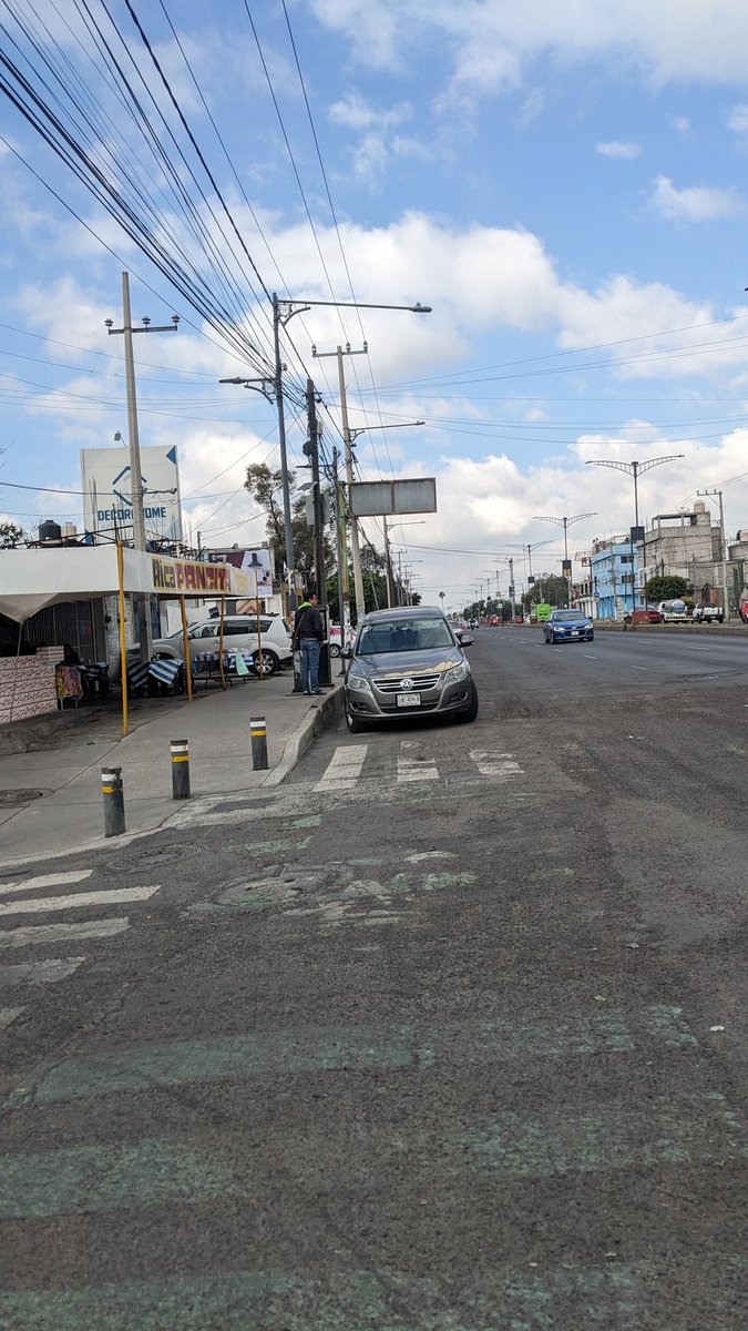 LuisXhani's tweet photo. @UGGLYTRUTH @TlahuacRenace Vehículo estacionados en la ciclovía del eje 10: Av Estanislao Ramírez Ruiz Mz 125-Lt 05, Amp. Selene, Tláhuac, 13430 Ciudad de México, CDMX https://t.co/4HEEkuY53g